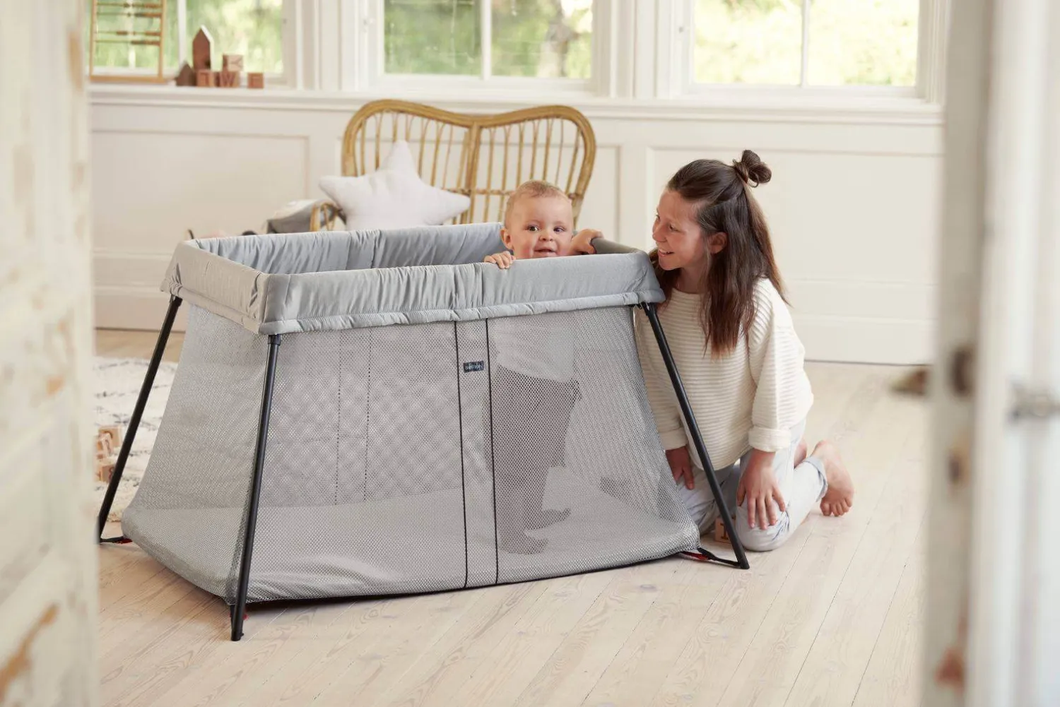 Kosze Mojżesza I Kołyski|Przydatne Akcesoria | BabyBjorn - łóżeczko turystyczne LIGHT silver
