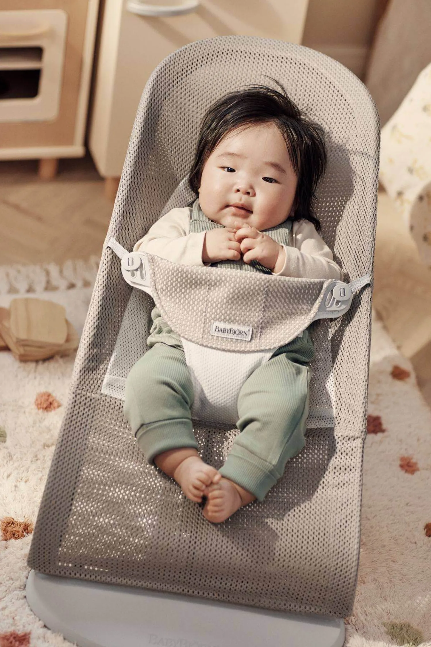 Bujaczki I Leżaczki|Foteliki I Pufy | BabyBjorn - leżaczek BALANCE SOFT MESH, Szary Beż - Biały