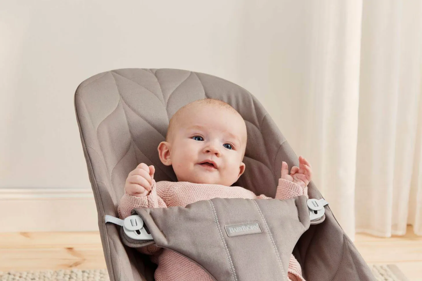 BABYBJORN - leżaczek BLISS WOVEN, Petal Quilt, Sand Grey