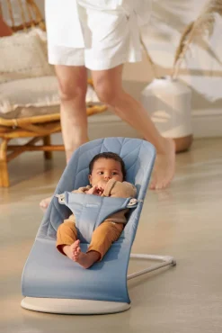 Bujaczki I Leżaczki|Foteliki I Pufy | BabyBjorn - leżaczek BLISS WOVEN, Petal Quilt, Niebieski