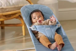 Bujaczki I Leżaczki|Foteliki I Pufy | BabyBjorn - leżaczek BLISS WOVEN, Petal Quilt, Niebieski