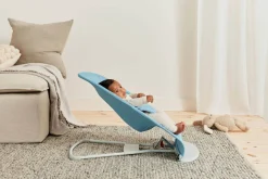 Bujaczki I Leżaczki|Foteliki I Pufy | BabyBjorn - leżaczek BLISS WOVEN, Petal Quilt, Niebieski