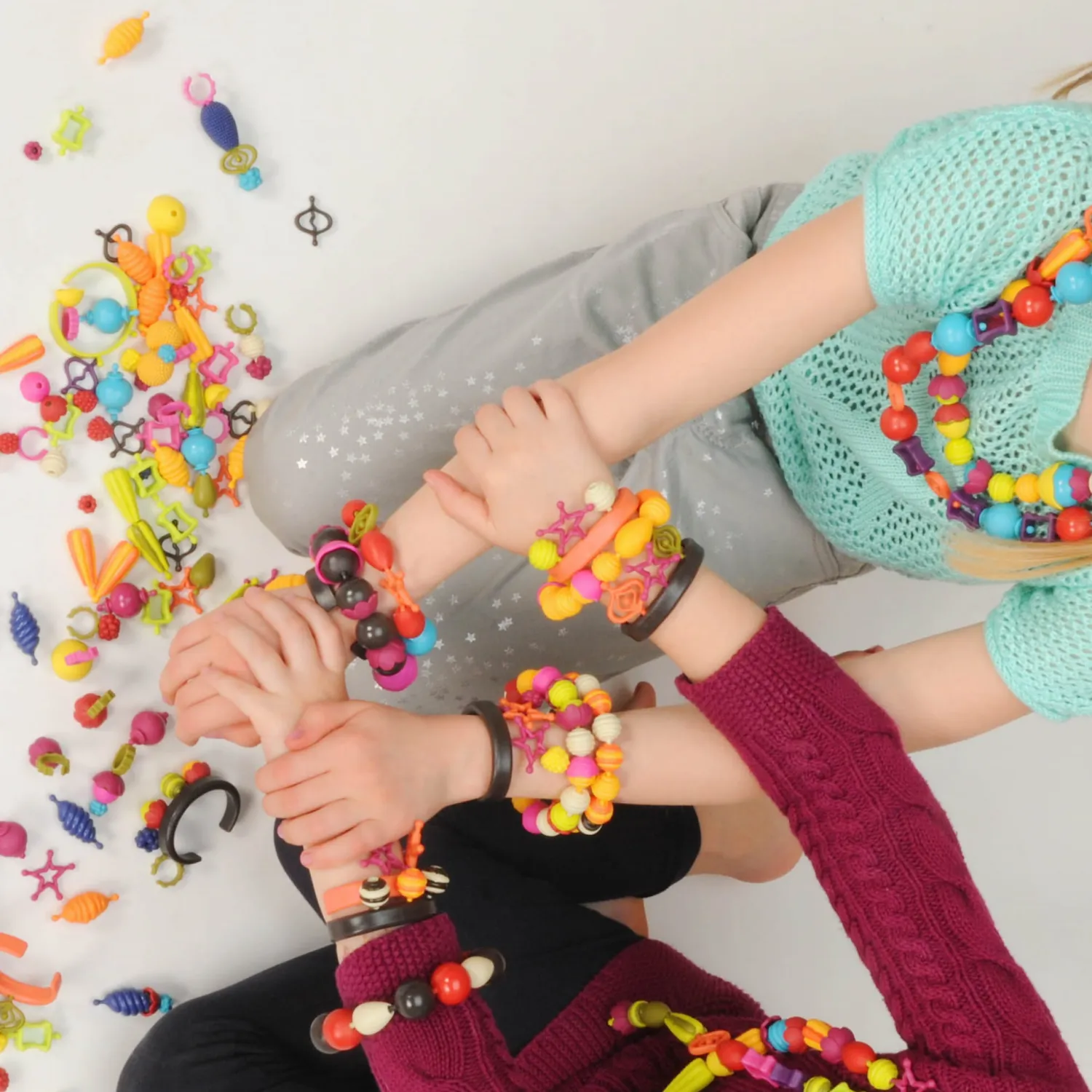 6 Lat+|Biżuteria | B.Toys B.eauty Pops – zestaw do tworzenia biżuterii – 150 elementów