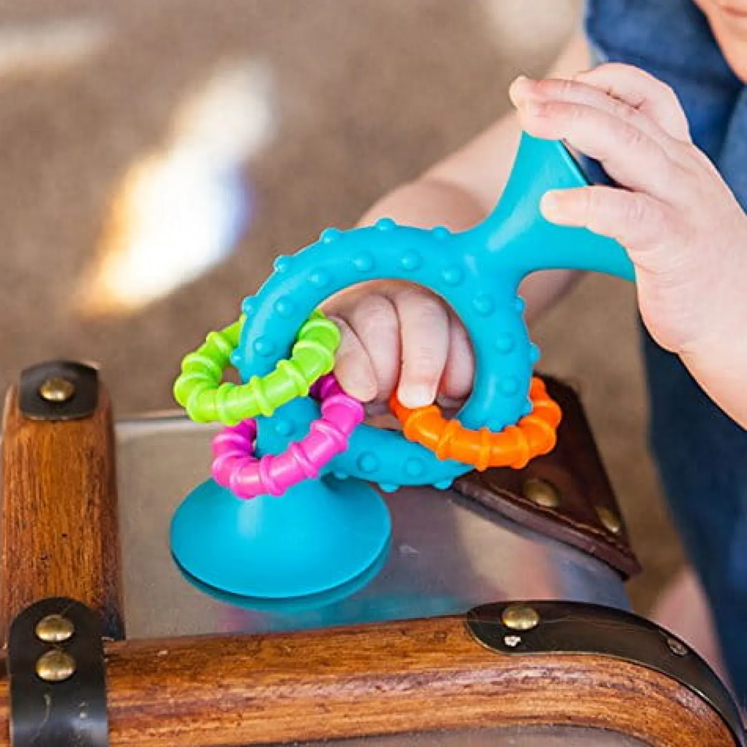 Idealne W Podróży|Grzechotki | Fat Brain Toys Bobo Przyssawki - grzechotka niebieska