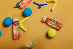 Idealne W Podróży|12M+ | Petit Boum Butelka sensoryczna dwufazowa MOVE SPIRALA różowa
