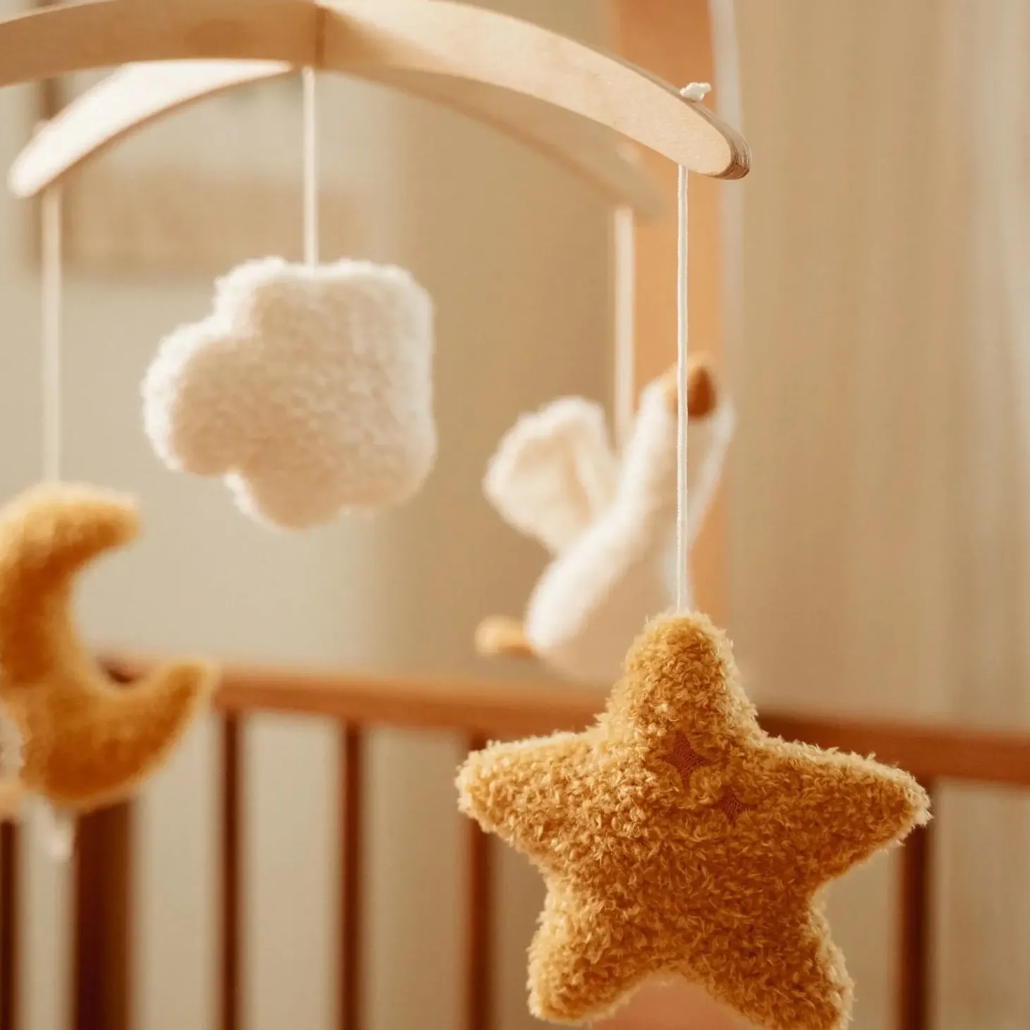 Drewniana karuzela do łóżeczka Newborn Naturals FSC