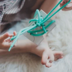 Montessori|Idealne W Podróży | Milin Drewniana przeplatanka - Pan Miś, poziom zaawansowany