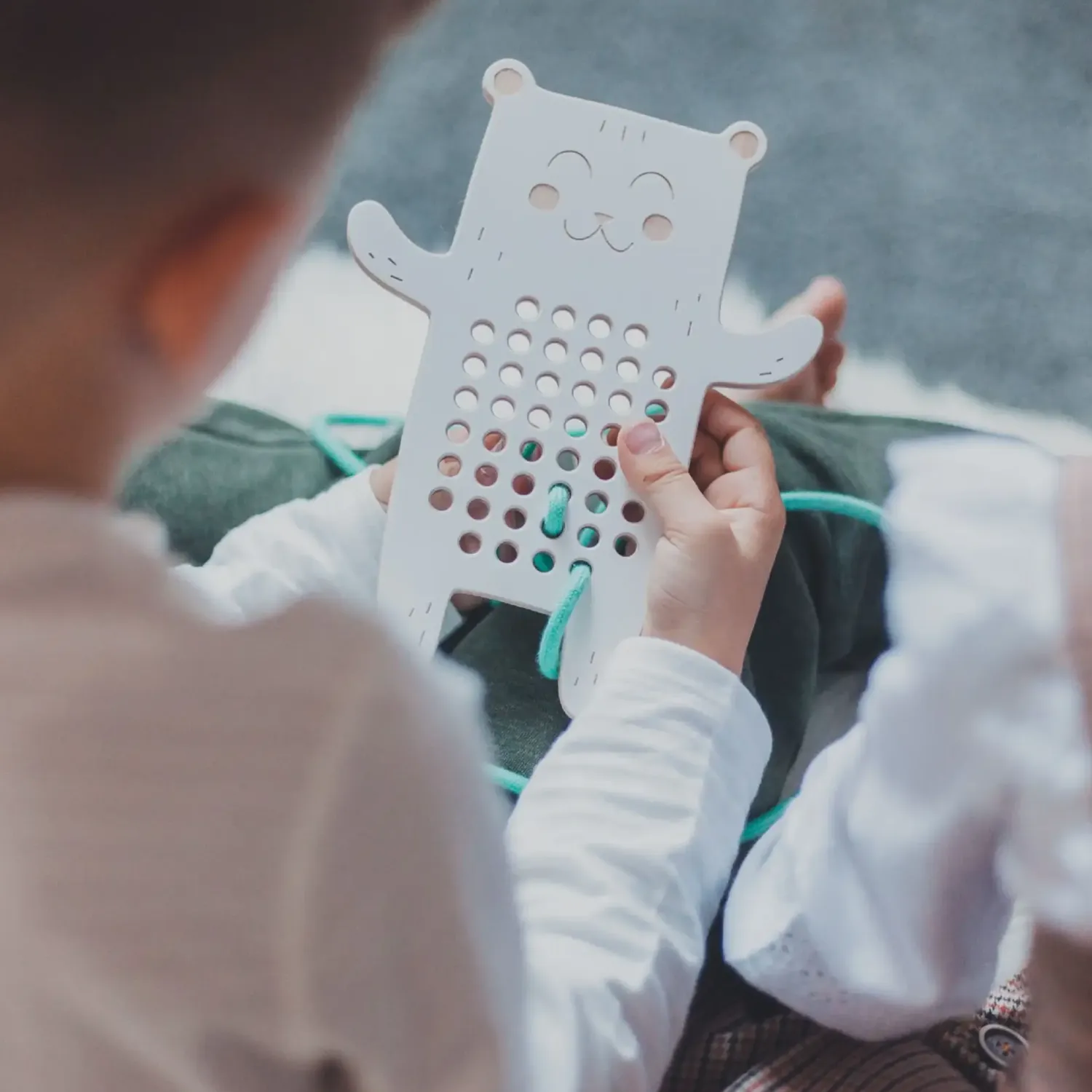 Montessori|Idealne W Podróży | Milin Drewniana przeplatanka - Pan Miś, poziom zaawansowany
