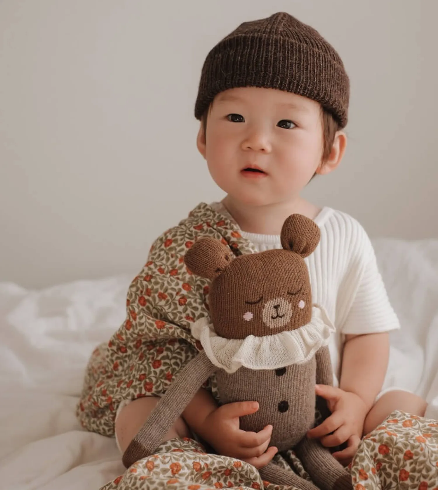 Misie|Przytulanki | Main Sauvage Duży dziergany miś z wełny alpaki - oat pyjamas