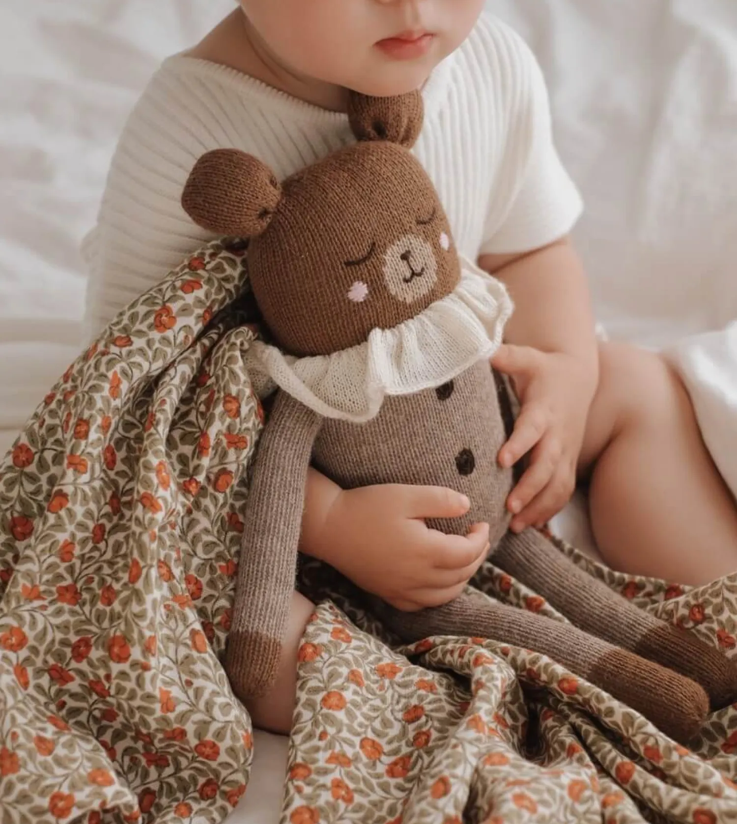 Misie|Przytulanki | Main Sauvage Duży dziergany miś z wełny alpaki - oat pyjamas