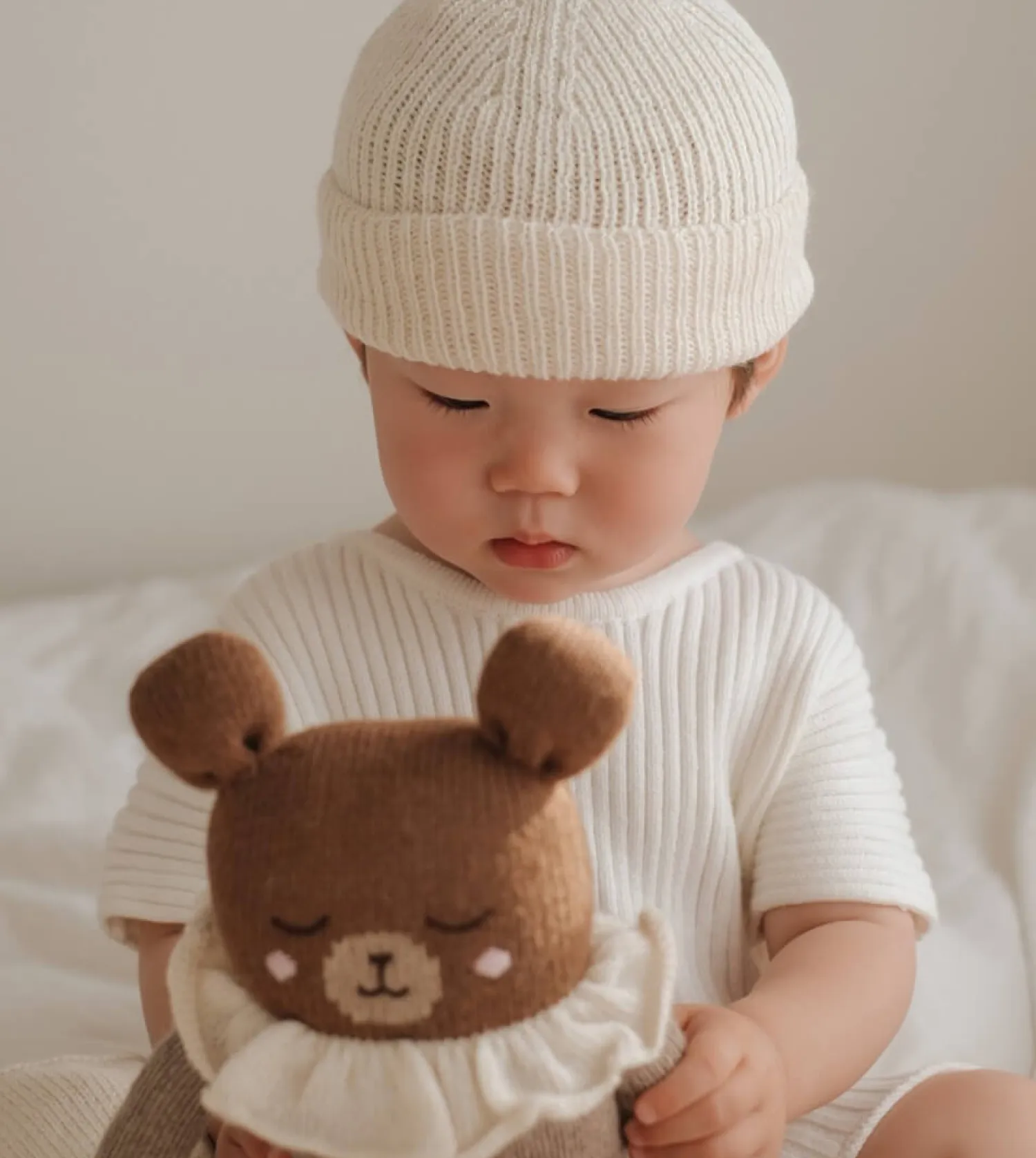 Misie|Przytulanki | Main Sauvage Duży dziergany miś z wełny alpaki - oat pyjamas