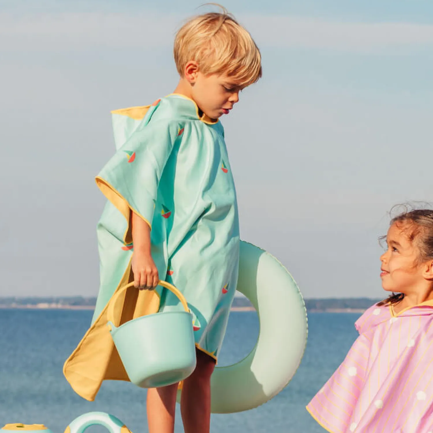 Ręczniki I Myjki | QUUT Dwustronne poncho kąpielowe dla dzieci Banana Blue