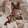 Króliczki|Przytulanki | Main Sauvage Dziergany królik z wełny alpaki - dark mocha jaquard sweater