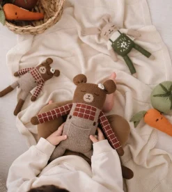 Misie|Przytulanki | Main Sauvage Dziergany miś z wełny alpaki - sienna plaid shirt