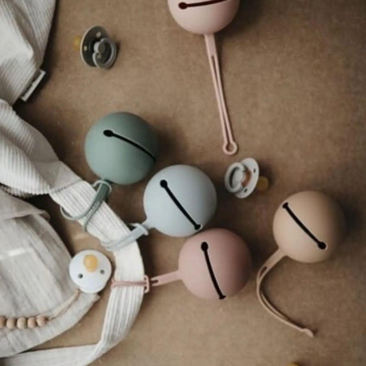 Etui na smoczek Kula Ball Blush