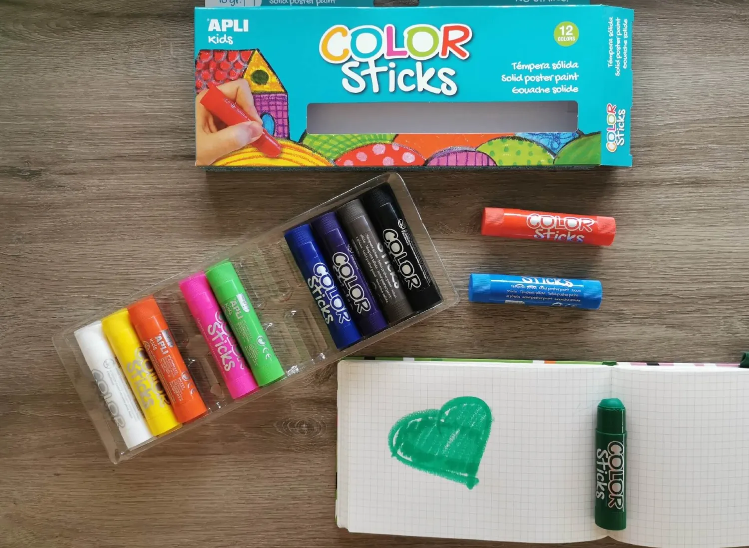 Artykuły Plastyczne | Apli Kids Farby w kredce - 12 kolorów