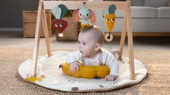 Maty Edukacyjne|Maty Edukacyjne | Tiny Love Gimnastyka, mata edukacyjna z drewnianym stojakiem Garden of Adventure
