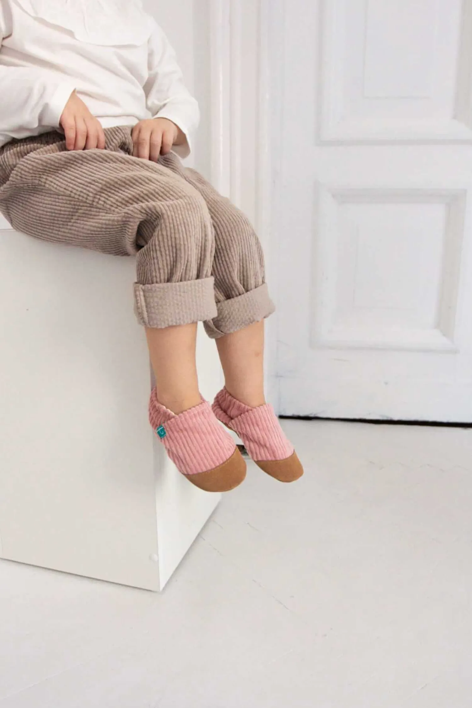 Kapcie Do Przedszkola|Buciki I Kapcie | TITOT Kapcie do domu, żłobka, przedszkola - Cuddly Pink, sztruks