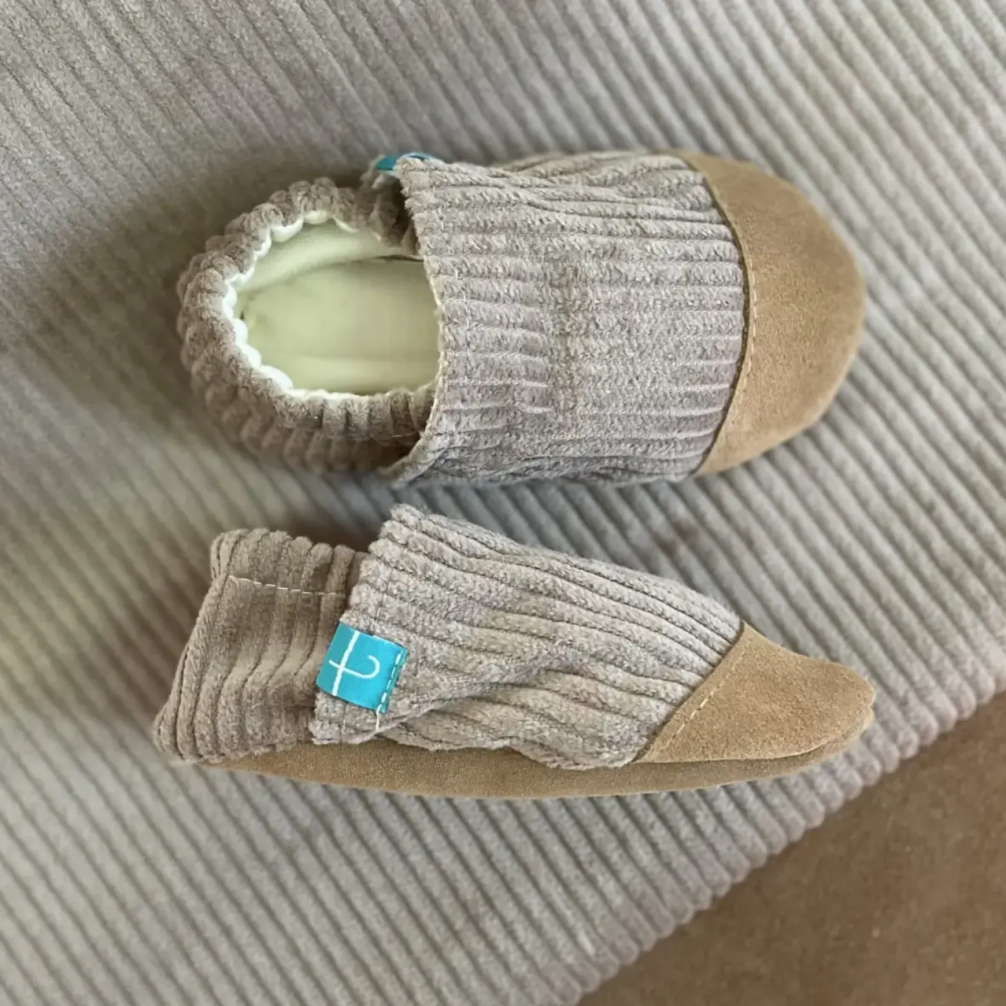 Kapcie do domu, żłobka, przedszkola - Cuddly Beige, sztruks