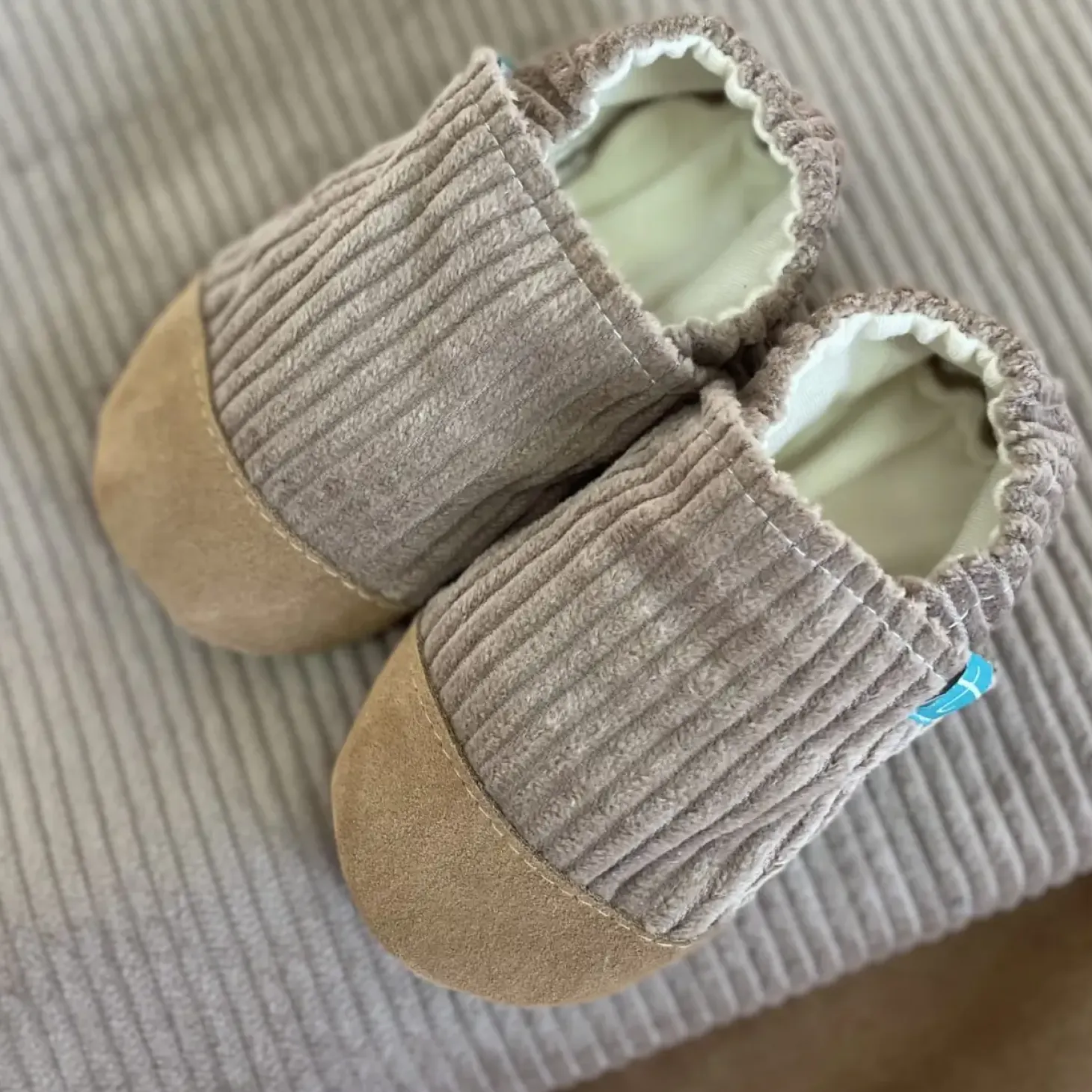Kapcie do domu, żłobka, przedszkola - Cuddly Beige, sztruks