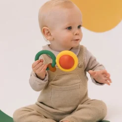12M+|Gryzaki | Olivio & Co Kauczukowa grzechotka sensoryczna Evolutive Capsule