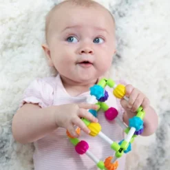 Idealne W Podróży|12M+ | Fat Brain Toys Kostka manipulacyjna - sześcianik Quubi