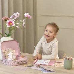 Idealne W Podróży|Zestawy Kreatywne | Little Dutch Kreatywna walizka Rosa & Friends