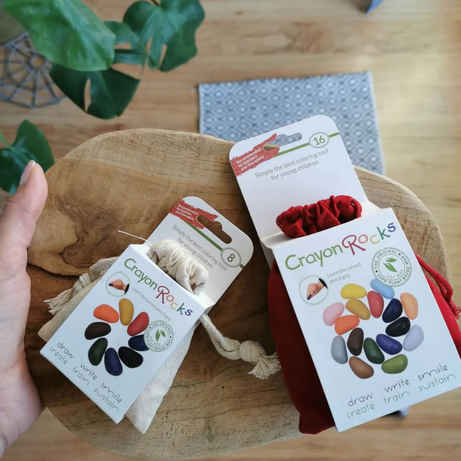 Artykuły Plastyczne | Crayon Rocks Kredki w aksamitnym woreczku - 16 kolorów
