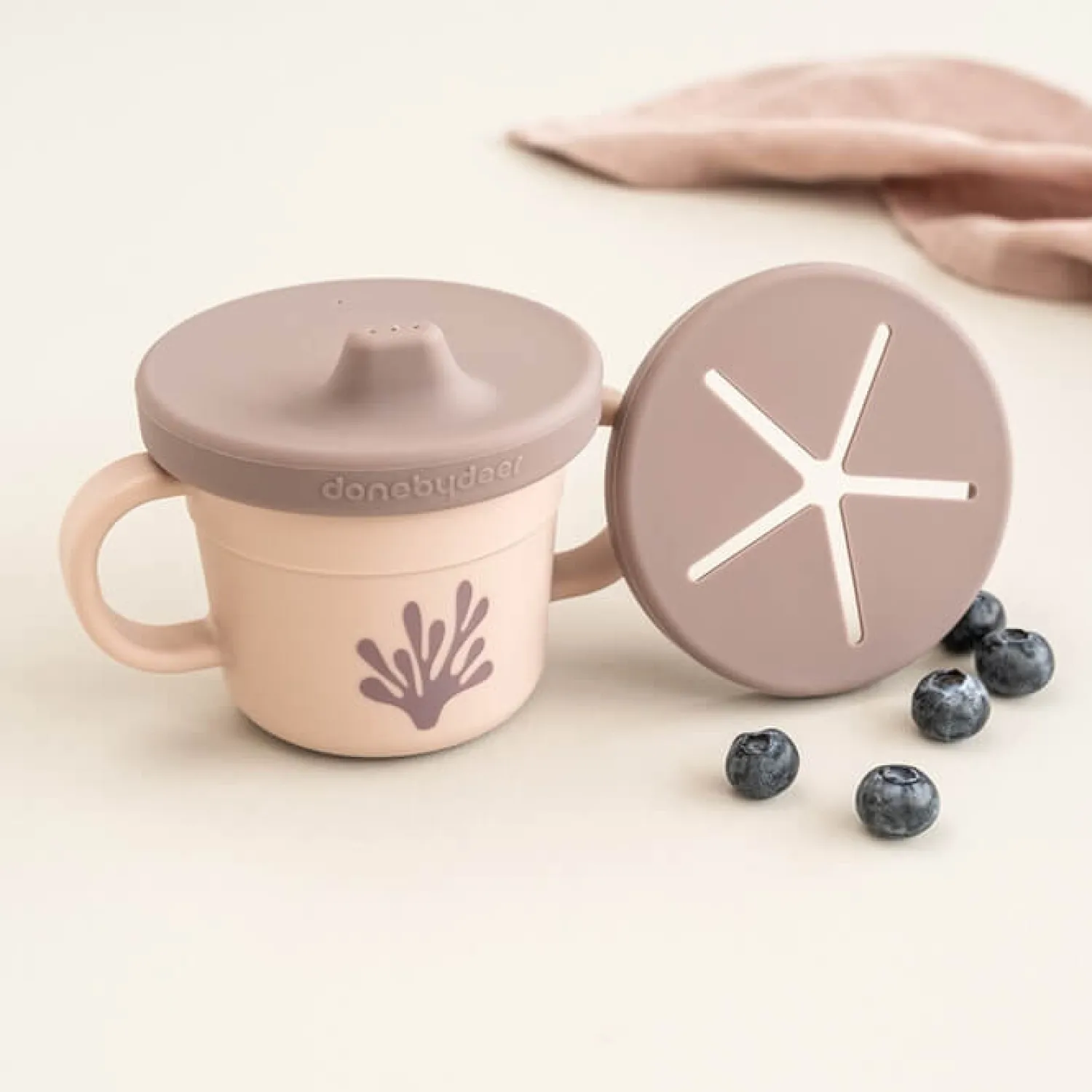 Metoda Blw|Przechowywanie Jedzenia | Done by Deer Kubek z ustnikiem i nakładką Niewysypek Foodie - Powder