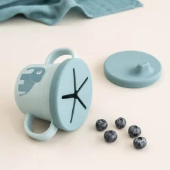Kubek z ustnikiem i nakładką Niewysypek Foodie - Blue