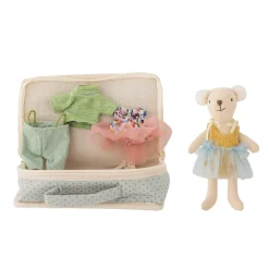 Idealne W Podróży|2 Lata + | Bloomingville Mini Laleczka Lara w torebce z zestawem ubranek - Brown