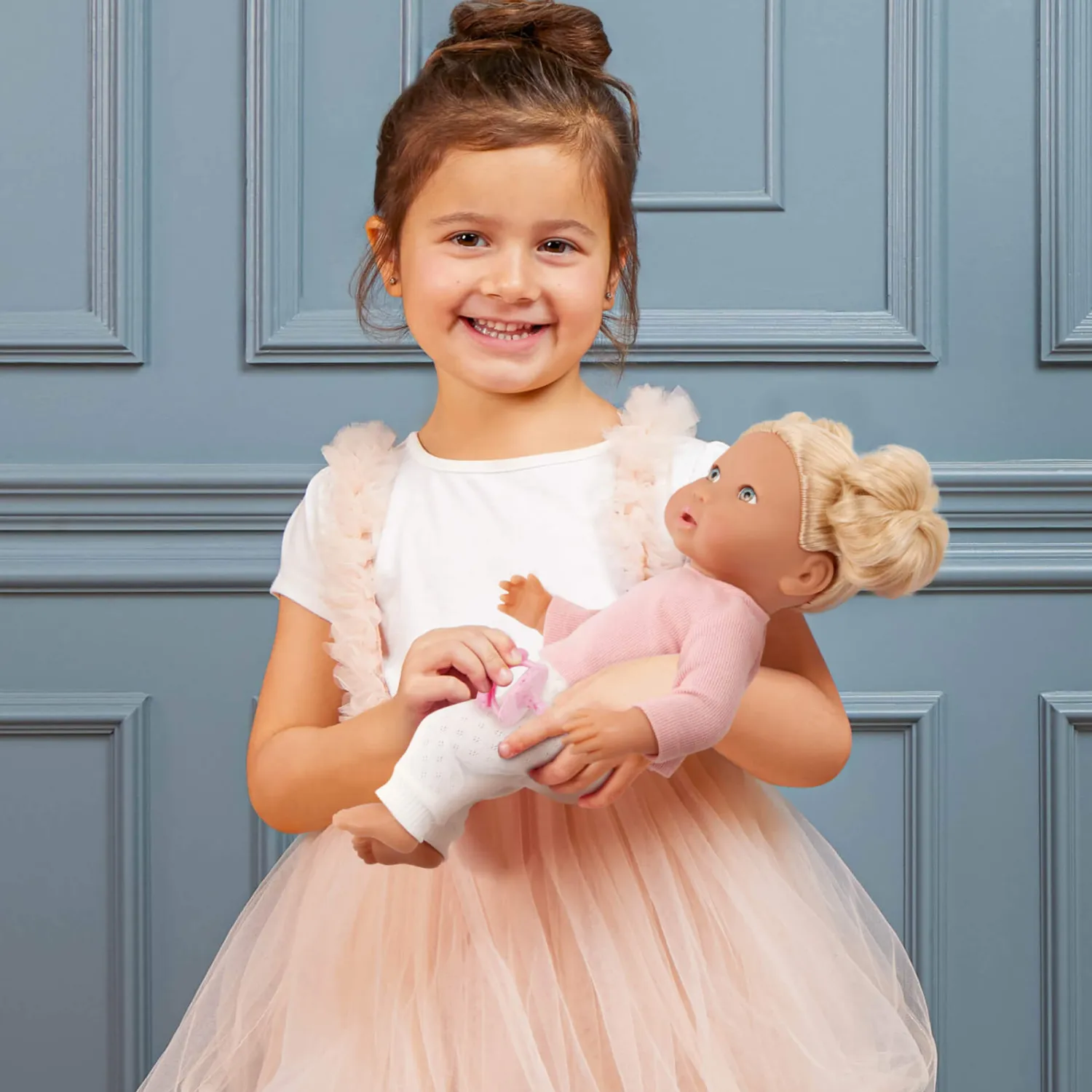 6 Lat+|3 Lata + | LullaBaby Lalka niemowlę z włosami i smoczkiem, w dwuczęściowym ubranku - blondynka