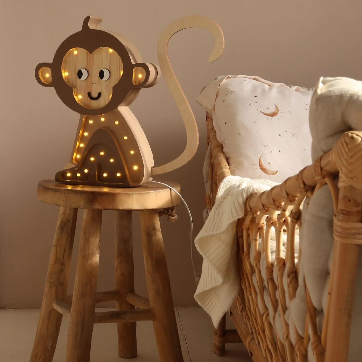 Dekoracje Dziecięce|Lampki Nocne | Little Lights Lampa Małpka JUNGLE BROWN
