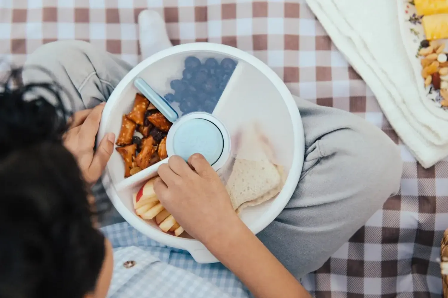 Lunchboxy|Przechowywanie Jedzenia | GOBE LARGE SNACK SPINNER duży pojemnik na przekąski, Macaron Blue