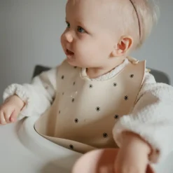 Śliniaki | Mushie Śliniak silikonowy Black Daisy