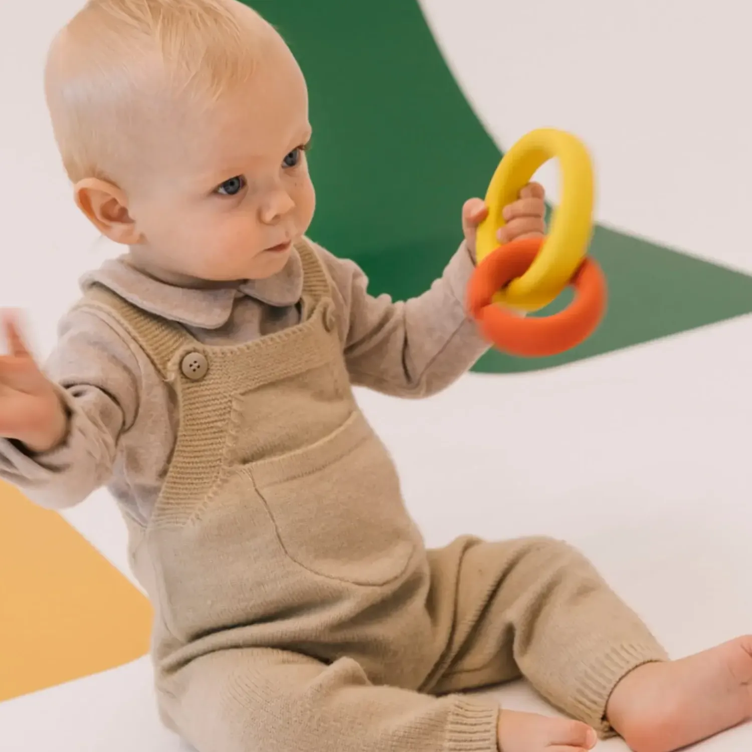 12M+|Gryzaki | Olivio & Co Naturalna zabawka sensoryczna 4w1 - Evolutive Capsule