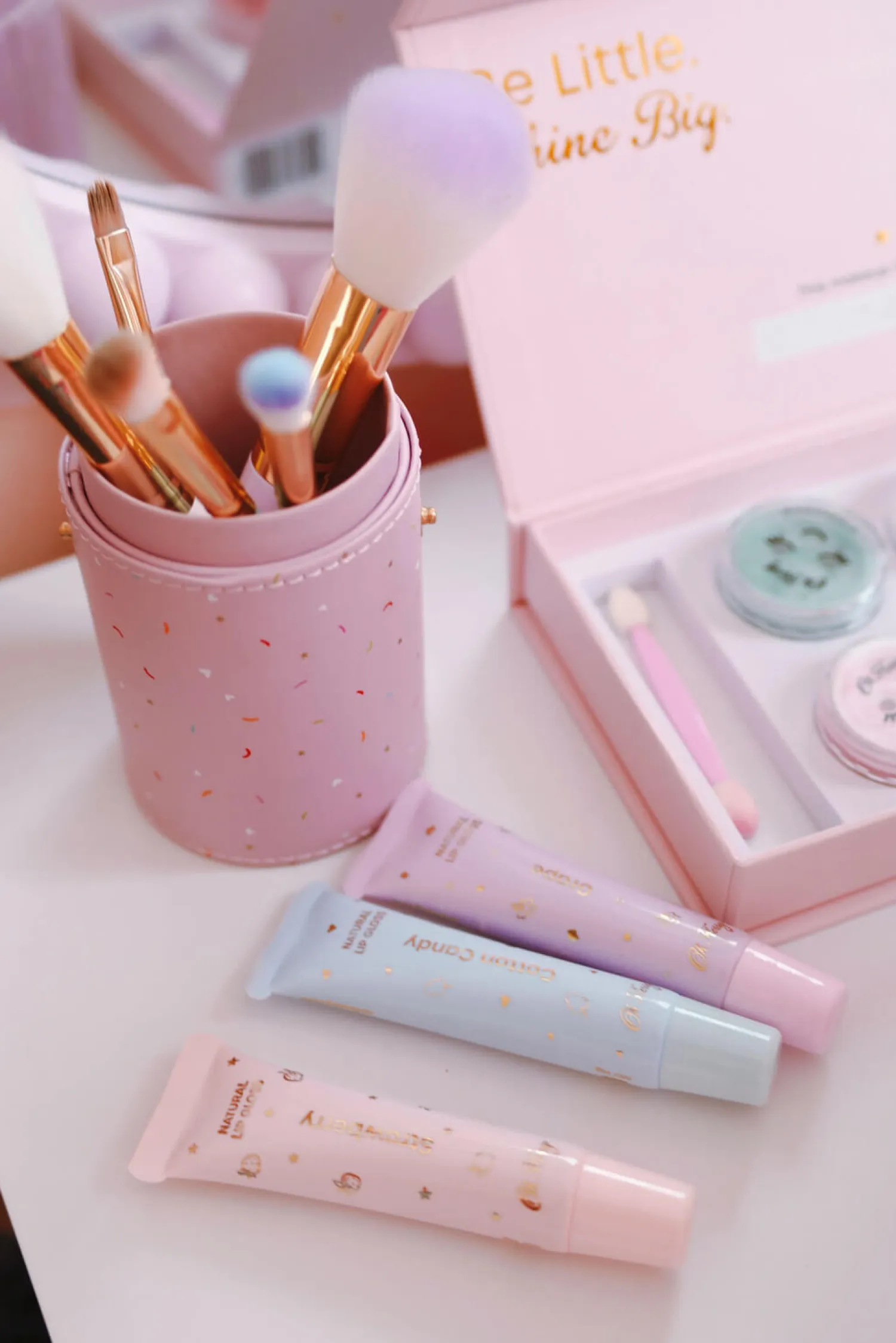 Naturalne Kosmetyki | Oh Flossy Naturalny zestaw do makijażu DELUXE, cienie, róż, szminka i akcesoria