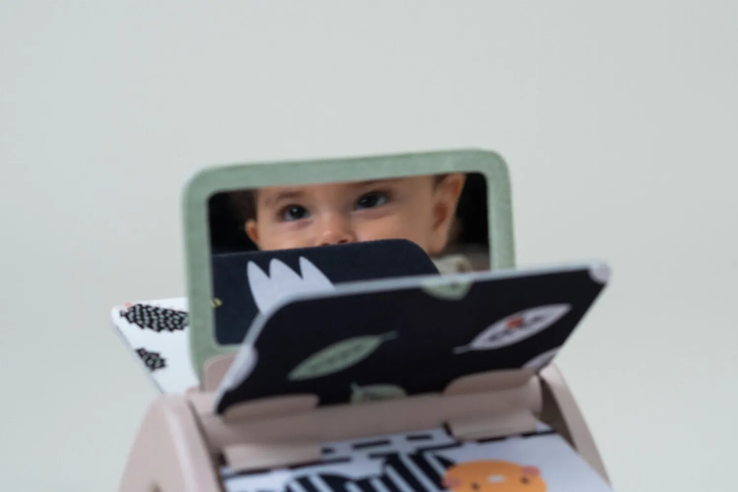 Kontrastowe|Aktywizujące | Taf Toys Obracająca się książeczka grzechocząca Tummy Time - Czarno-Biała