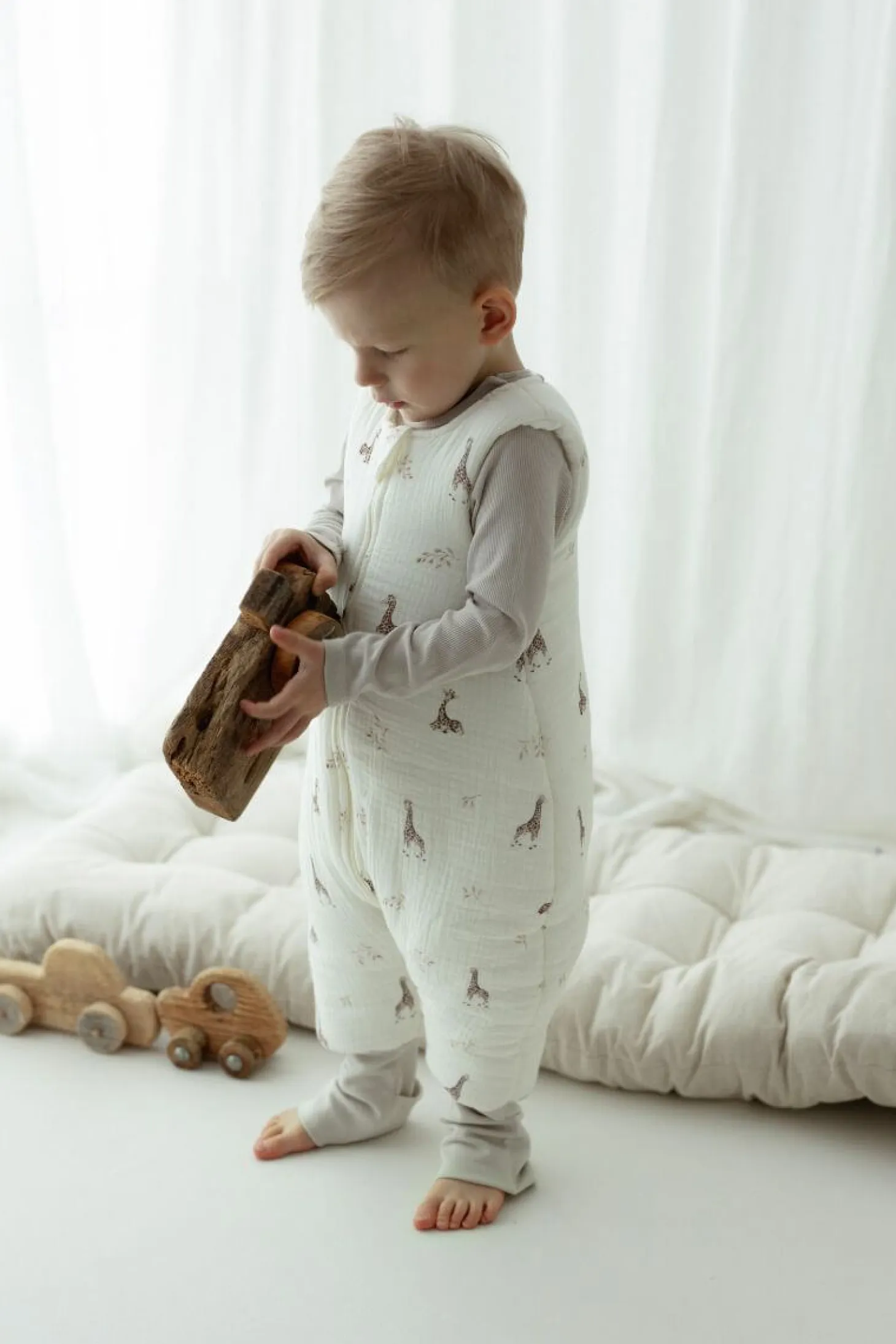 Śpiworek z organicznego muślinu z nogawkami 1-3 lata, 2,5 TOG - giraffes