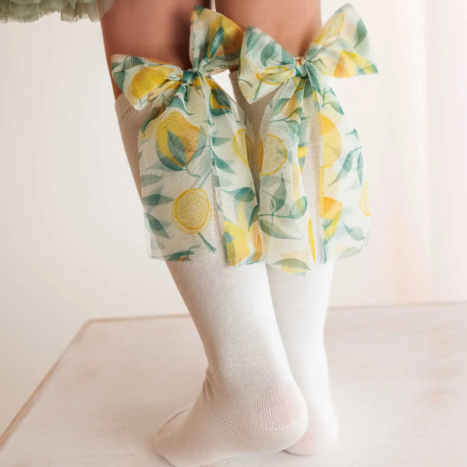 Małe Stópki | Mama's Feet Podkolanówki z kokardą Candy Bow - Białe z cytrynką