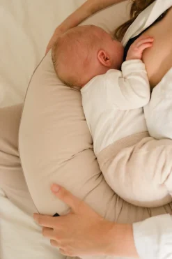 Poduszka ciążowa uniwersalna NEST - latte
