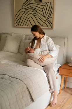 Poduszka ciążowa uniwersalna NEST - latte
