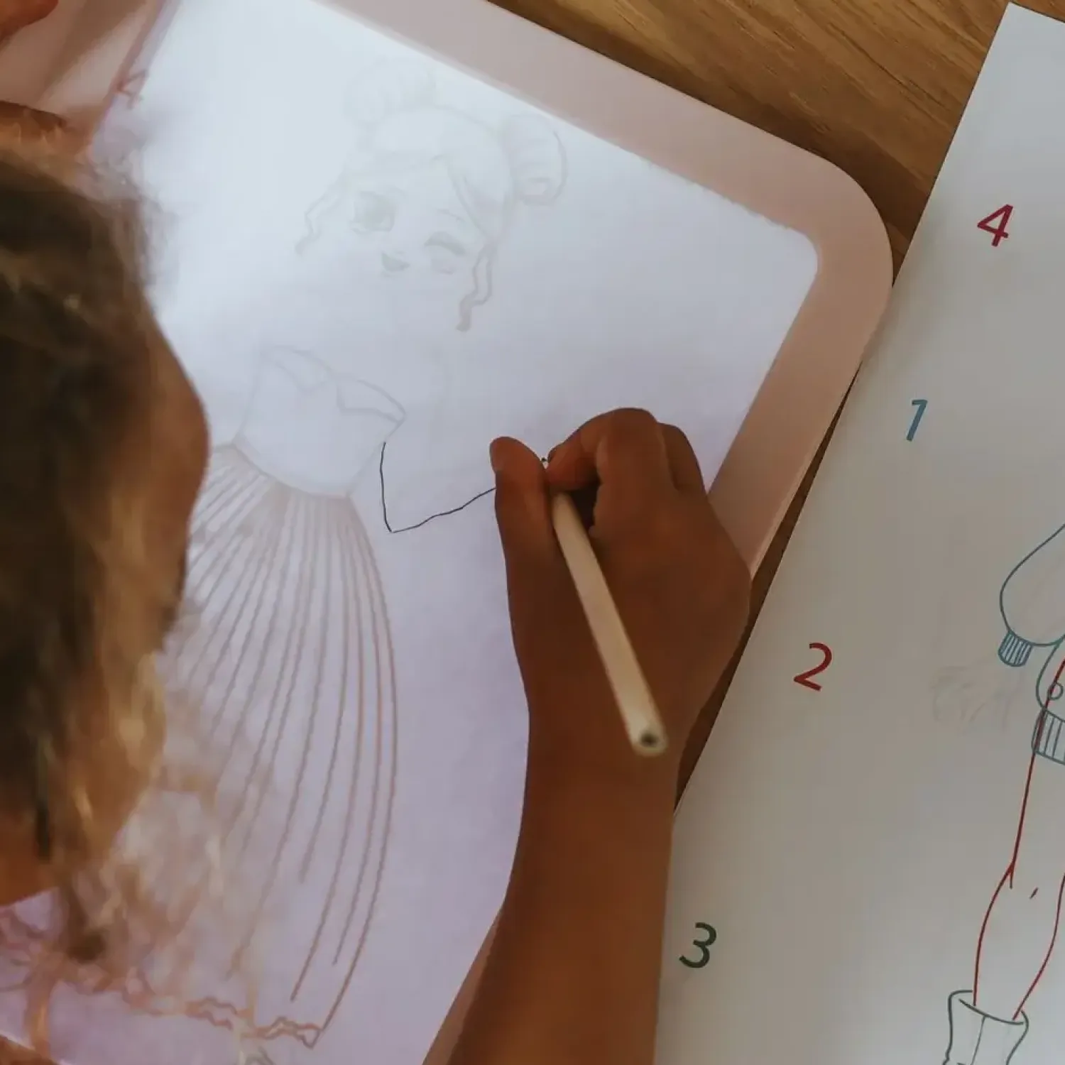 Idealne W Podróży|6 Lat+ | Kidywolf Podświetlany tablet do nauki pisania i rysowania KIDYDRAW-PRO - różowy