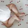 Prześcieradło z gumką do łóżeczka CHERRIES