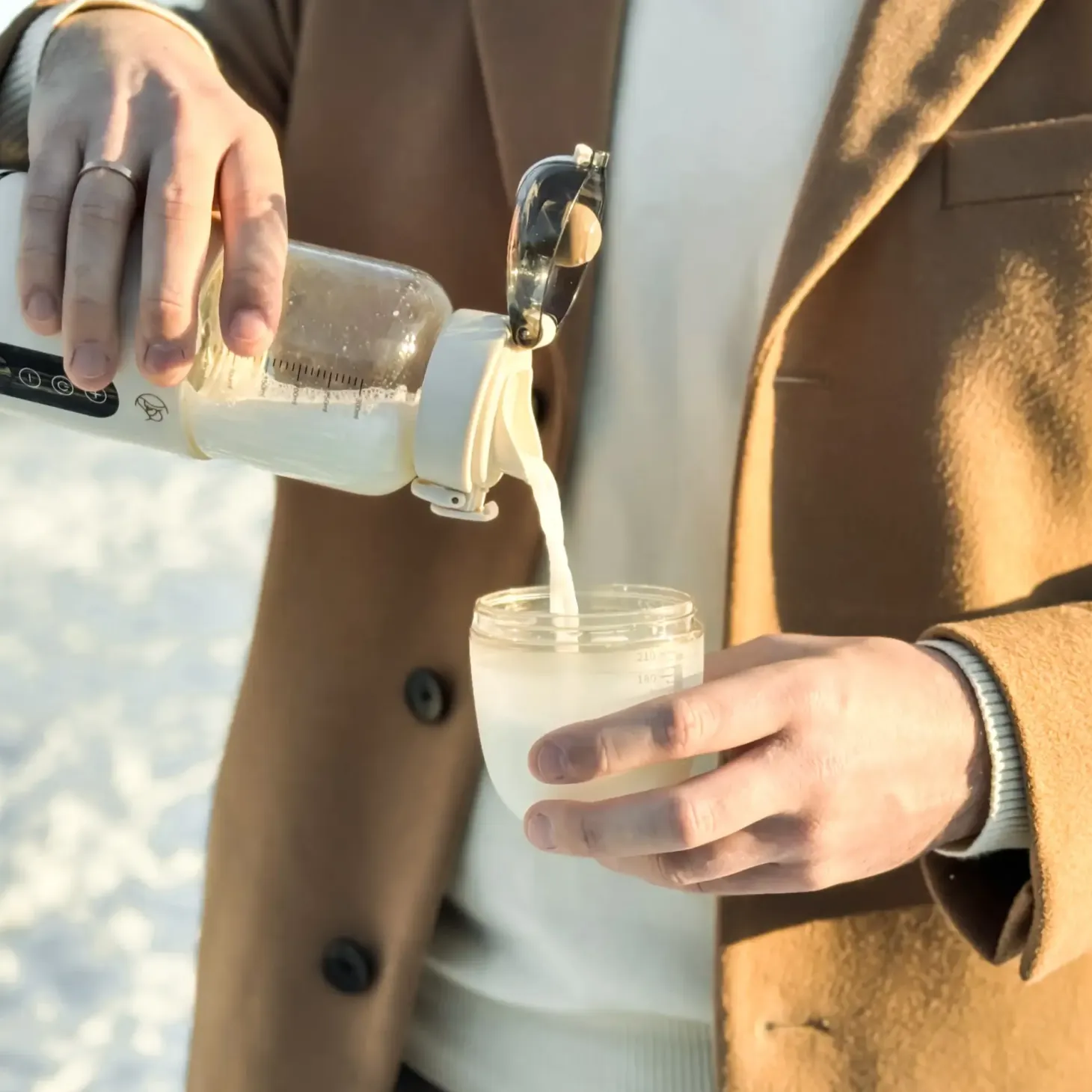 Przenośny podgrzewacz MyBabyBottle do butelek, wody i mleka - White