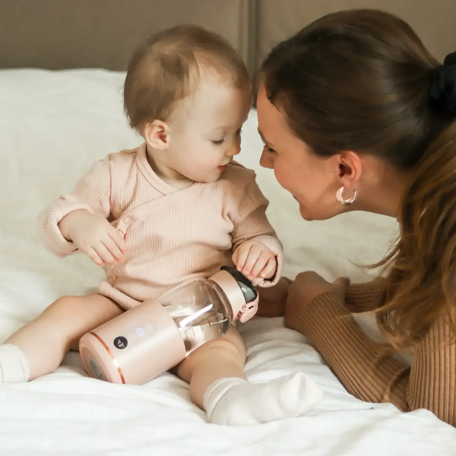 Przenośny podgrzewacz MyBabyBottle do butelek, wody i mleka - Pink