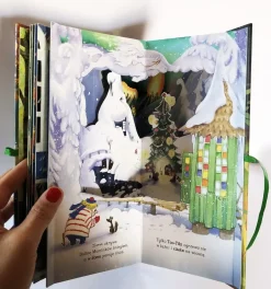Ruchome Elementy|5-8 Lat | HarperCollins Rok w Dolinie Muminków. Karuzela pop-up