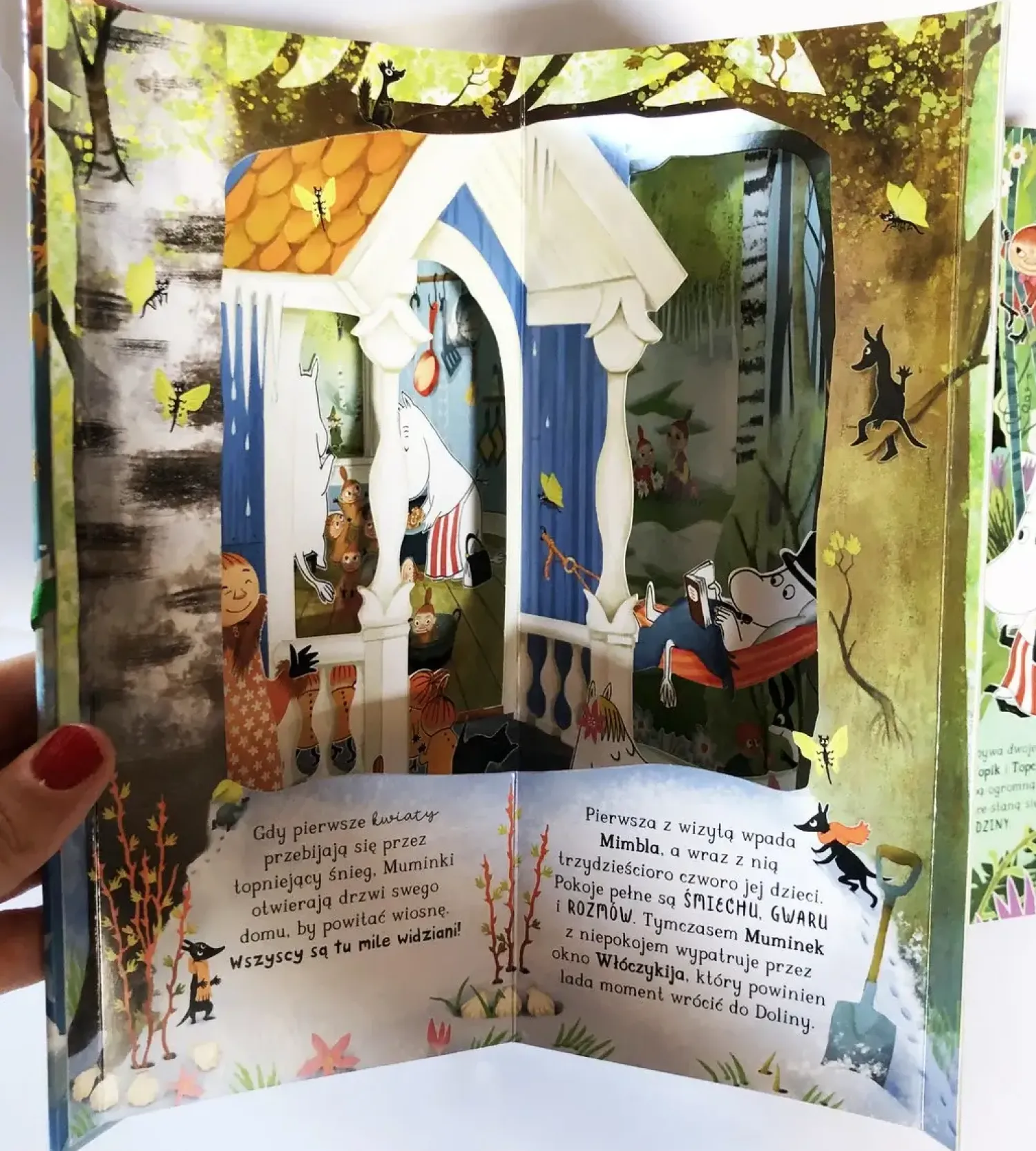 Ruchome Elementy|5-8 Lat | HarperCollins Rok w Dolinie Muminków. Karuzela pop-up