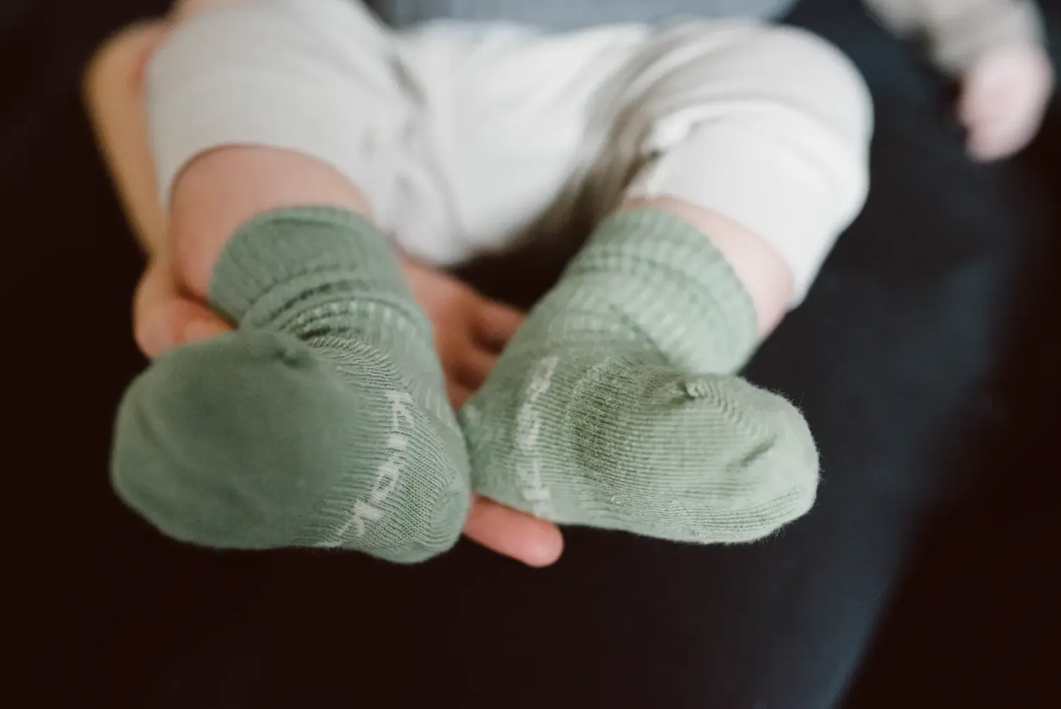 Małe Stópki | KipKep Skarpetki niemowlęce Stay-on-Socks, Calming Green