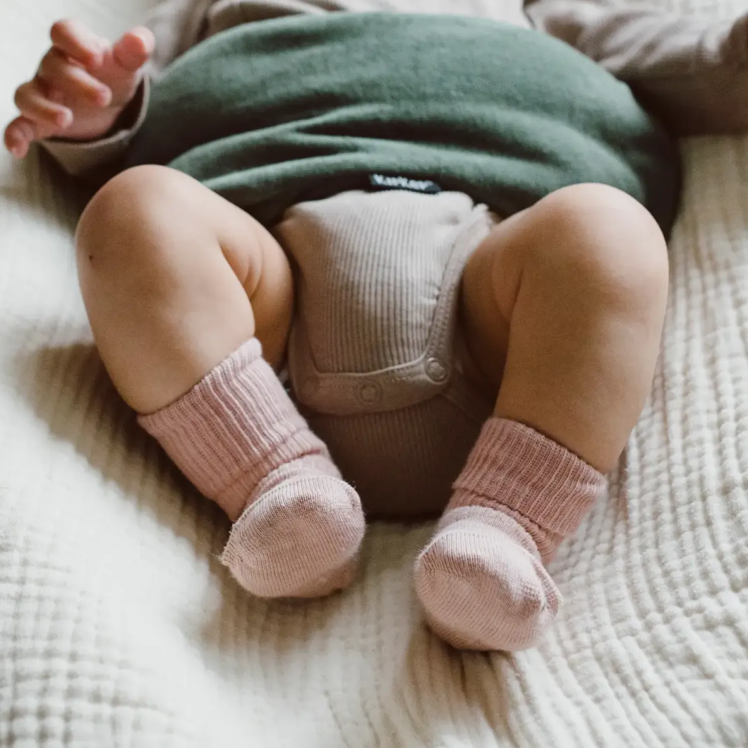 Małe Stópki | KipKep Skarpetki niemowlęce Stay-on-Socks, Pastel Violet